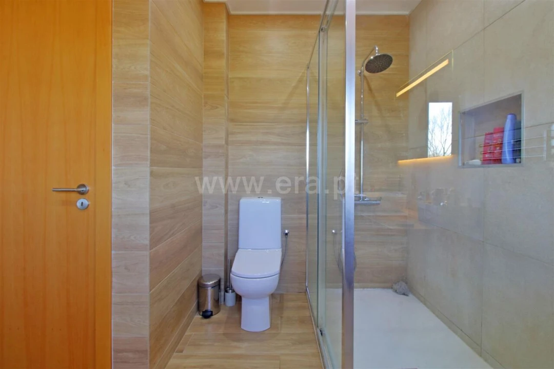 Moradia T4 para Venda em Vilar de Andorinho Foto 17