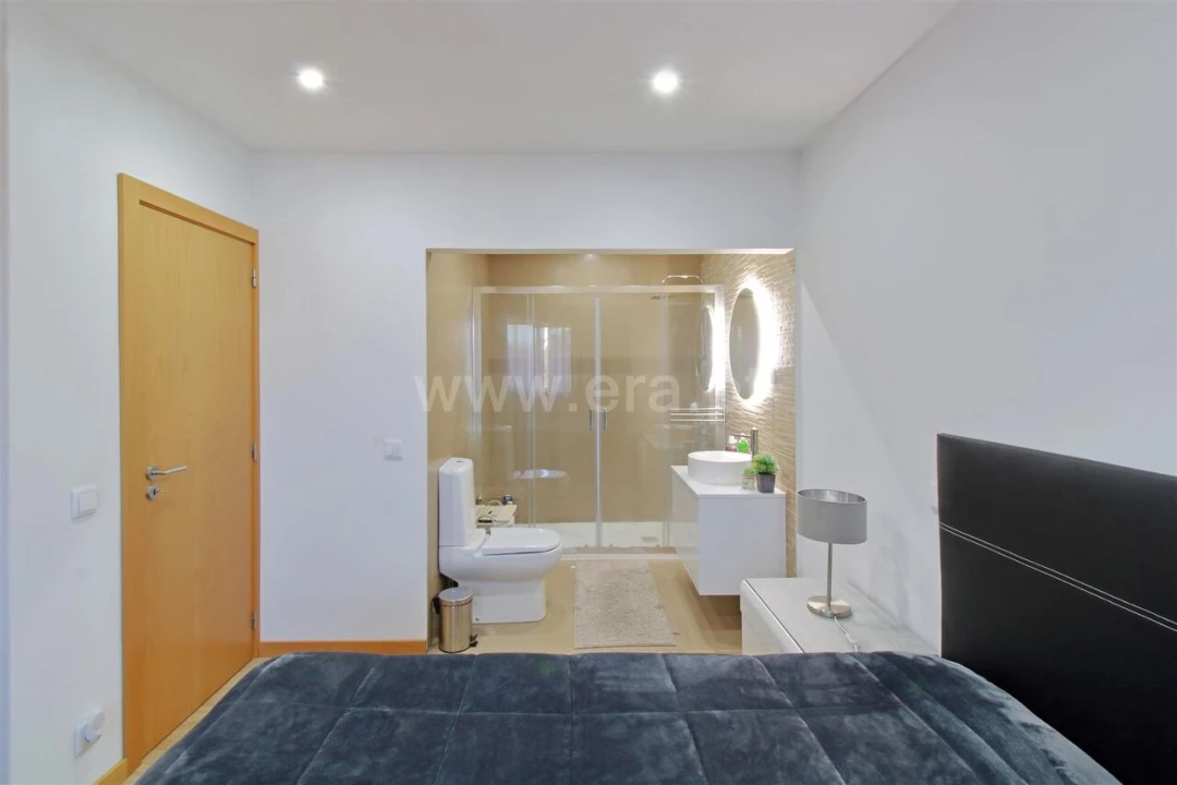 Moradia T4 para Venda em Vilar de Andorinho Foto 10