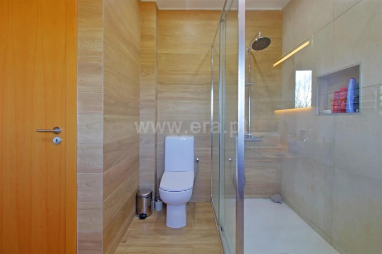 Moradia T4 para Venda em Vilar de Andorinho Foto 17