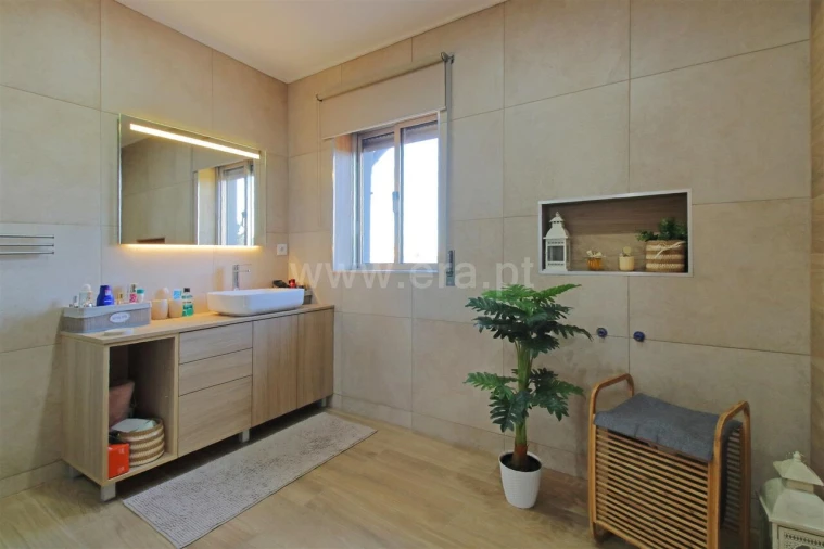 Moradia T4 para Venda em Vilar de Andorinho Foto 16