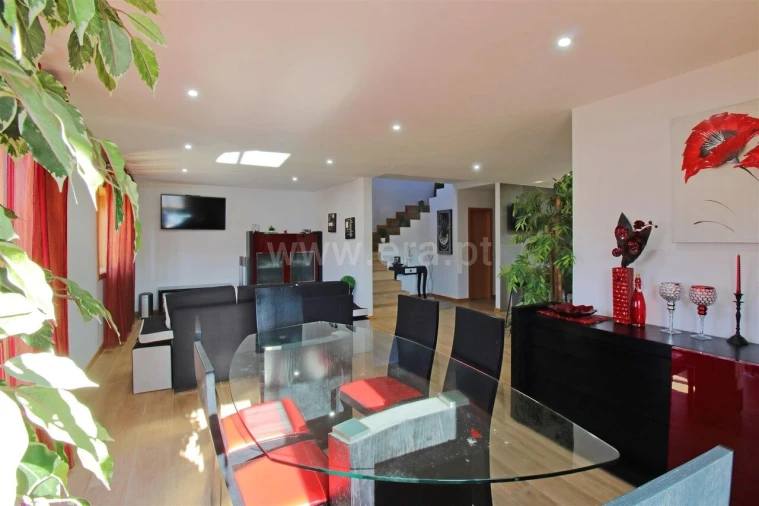 Moradia T4 para Venda em Vilar de Andorinho Foto 4