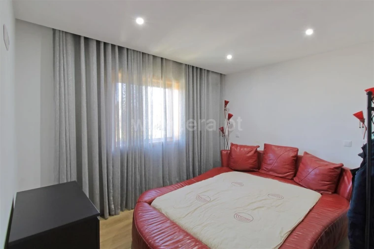 Moradia T4 para Venda em Vilar de Andorinho Foto 12