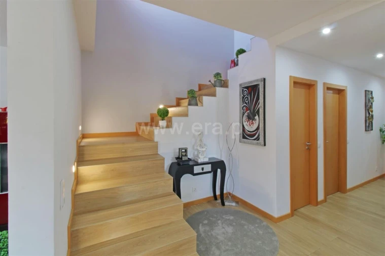 Moradia T4 para Venda em Vilar de Andorinho Foto 13