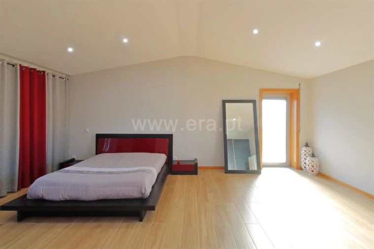 Moradia T4 para Venda em Vilar de Andorinho Foto 14