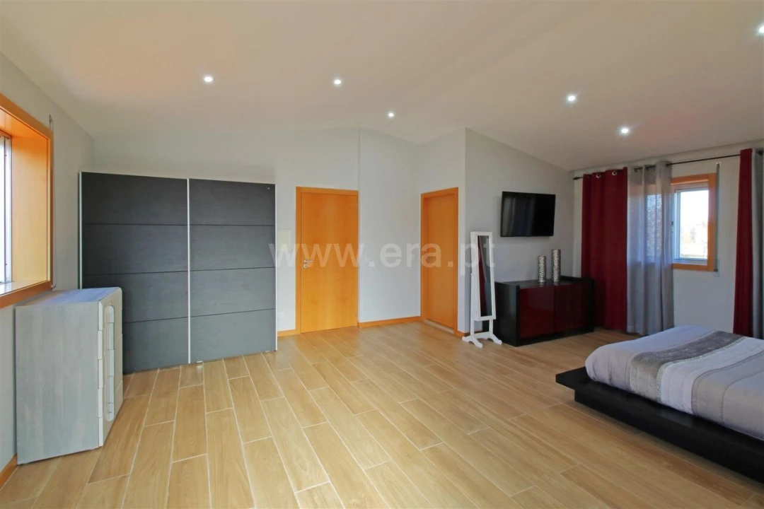 Moradia T4 para Venda em Vilar de Andorinho Foto 15