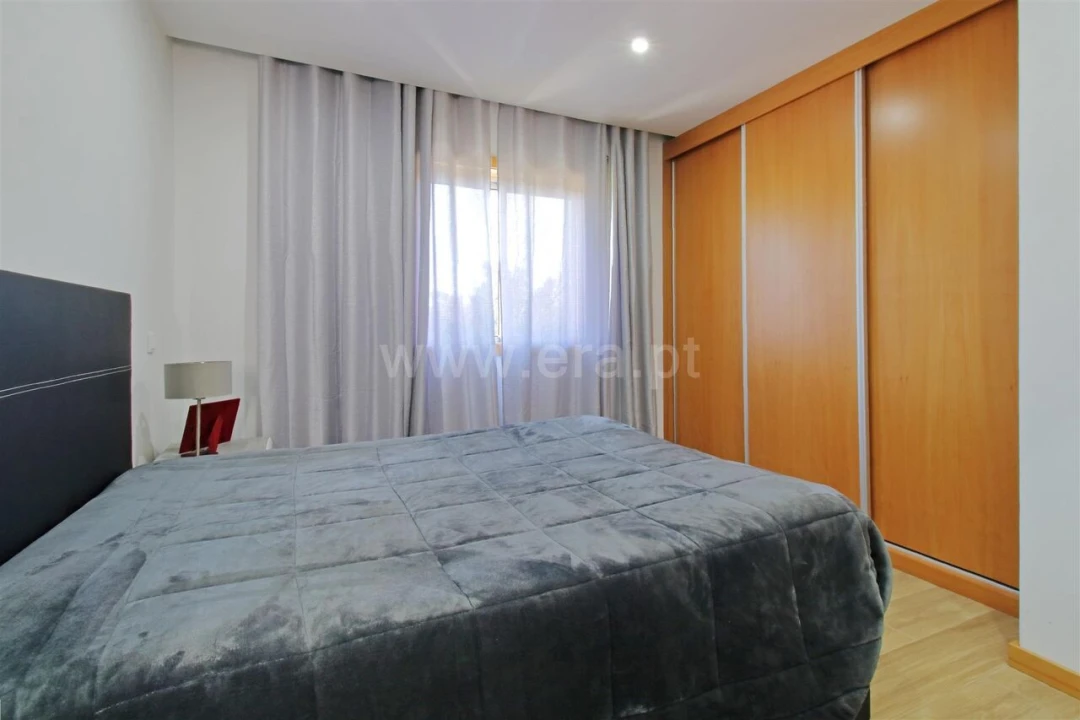 Moradia T4 para Venda em Vilar de Andorinho Foto 8