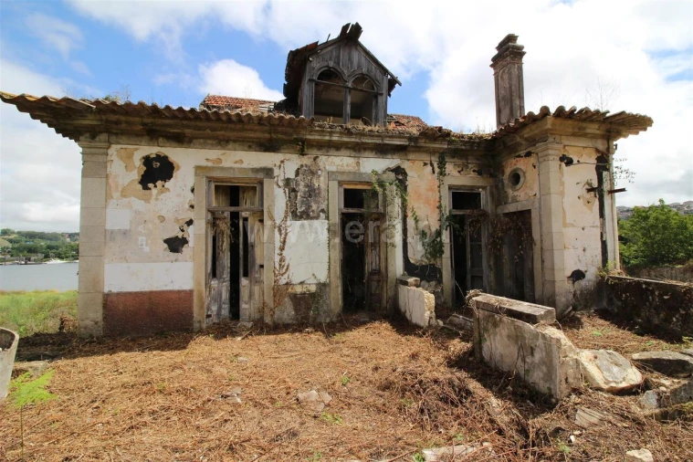 Moradia T0 para Venda em Oliveira do Douro Foto 8