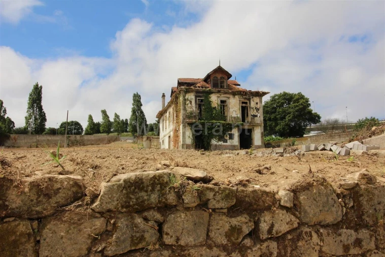 Moradia T0 para Venda em Oliveira do Douro Foto 4