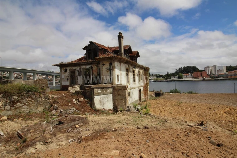 Moradia T0 para Venda em Oliveira do Douro Foto 7