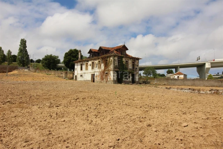 Moradia T0 para Venda em Oliveira do Douro Foto 5