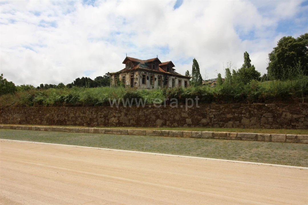 Moradia T0 para Venda em Oliveira do Douro Foto 3