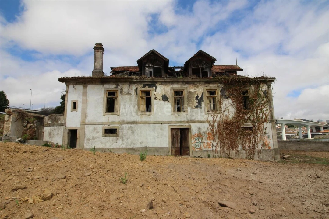 Moradia T0 para Venda em Oliveira do Douro Foto 6