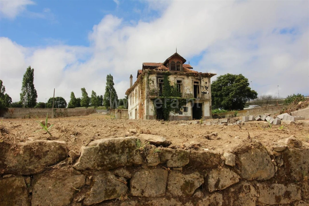 Moradia T0 para Venda em Oliveira do Douro Foto 4