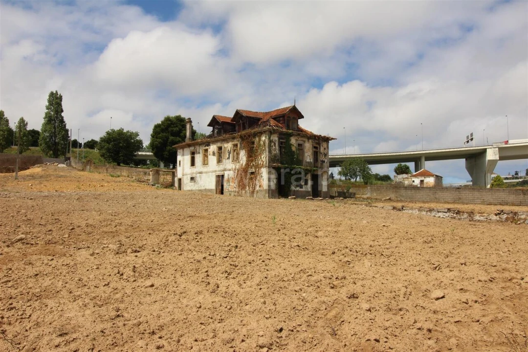 Moradia T0 para Venda em Oliveira do Douro Foto 5