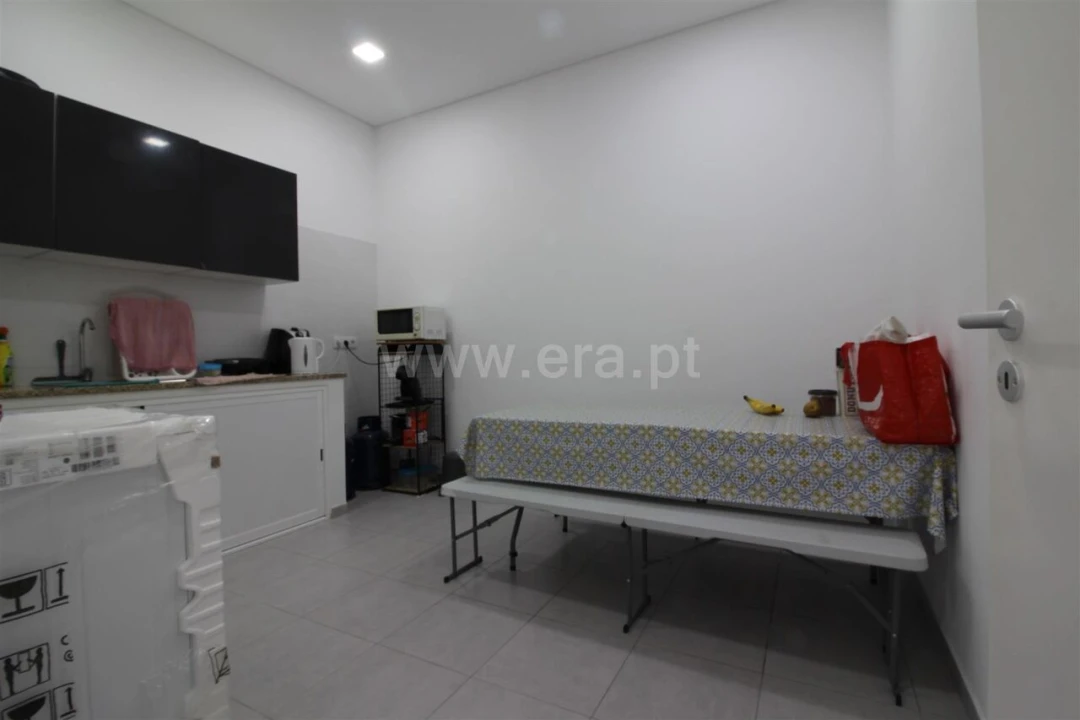 Armazém para Venda em Oliveira do Douro Foto 10