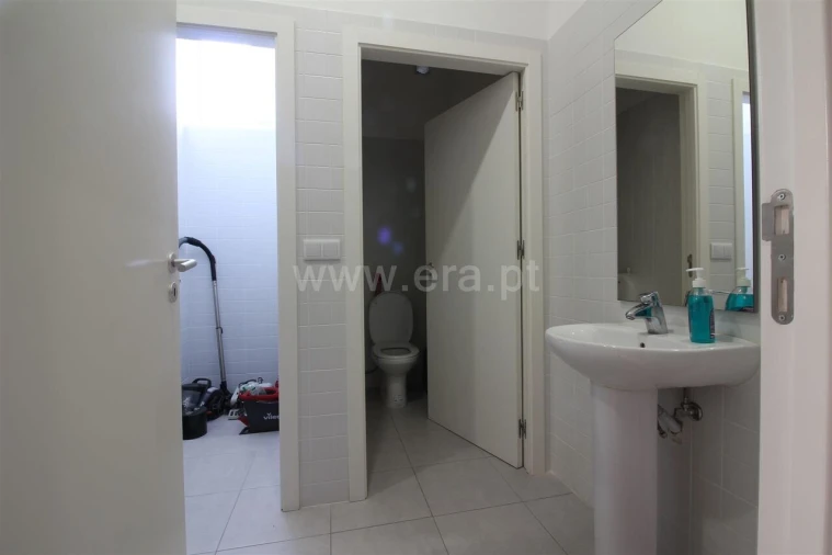 Armazém para Venda em Oliveira do Douro Foto 6