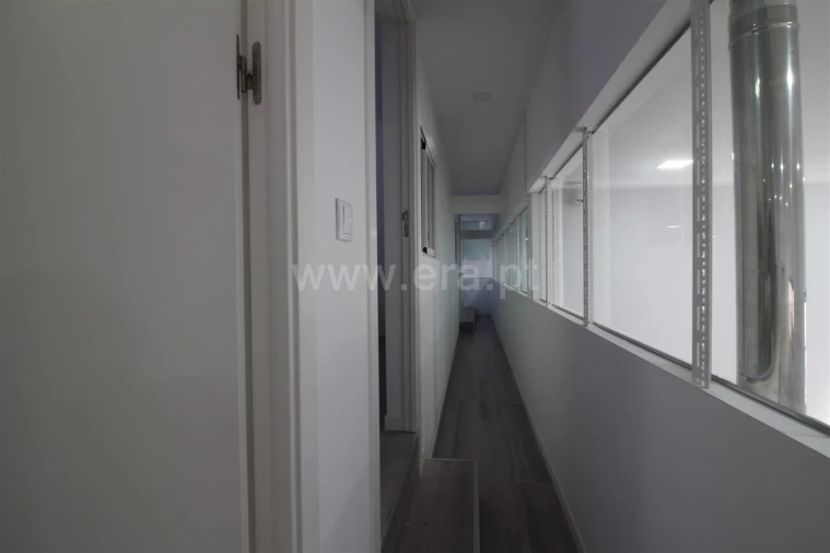 Armazém para Venda em Oliveira do Douro Foto 12