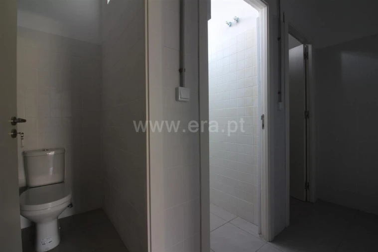 Armazém para Venda em Oliveira do Douro Foto 20