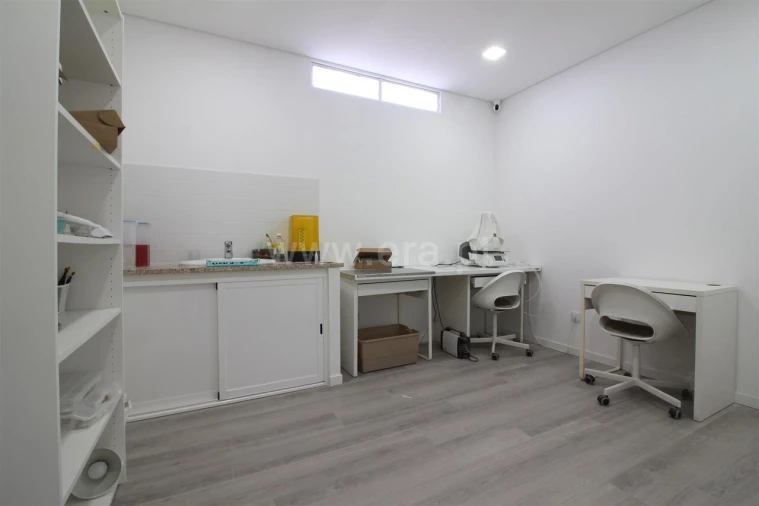 Armazém para Venda em Oliveira do Douro Foto 14