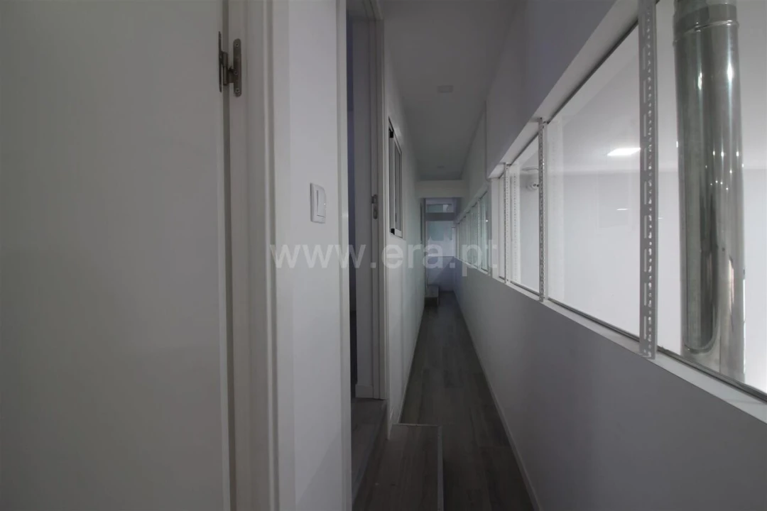 Armazém para Venda em Oliveira do Douro Foto 12