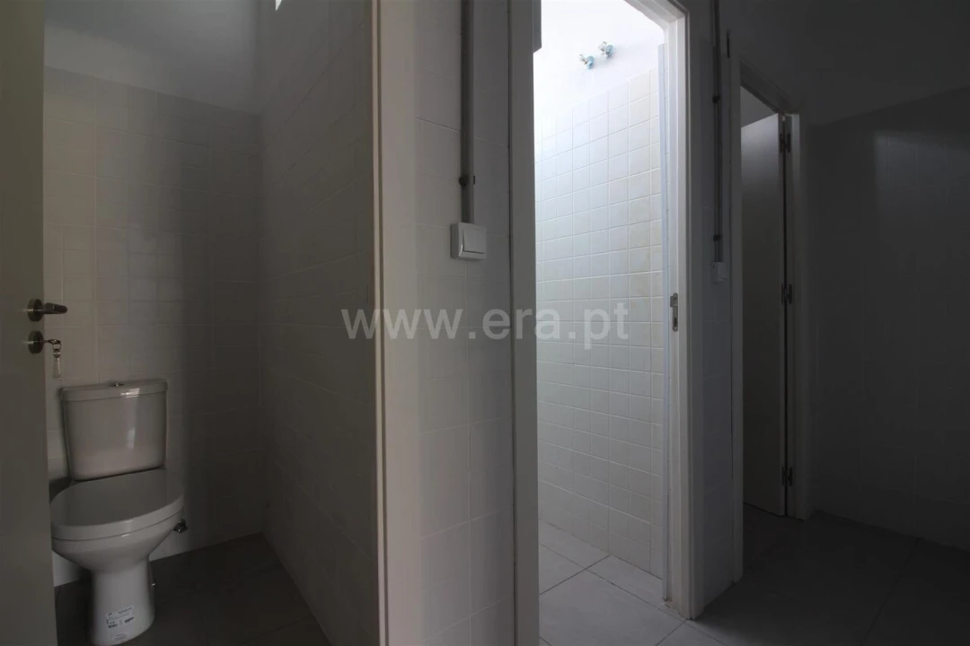 Armazém para Venda em Oliveira do Douro Foto 20