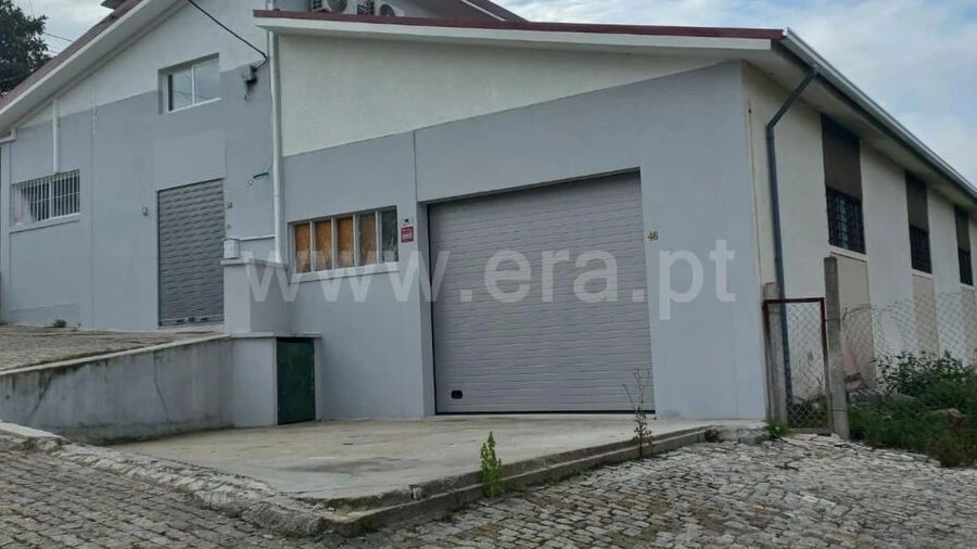 Armazém para Venda em Oliveira do Douro
