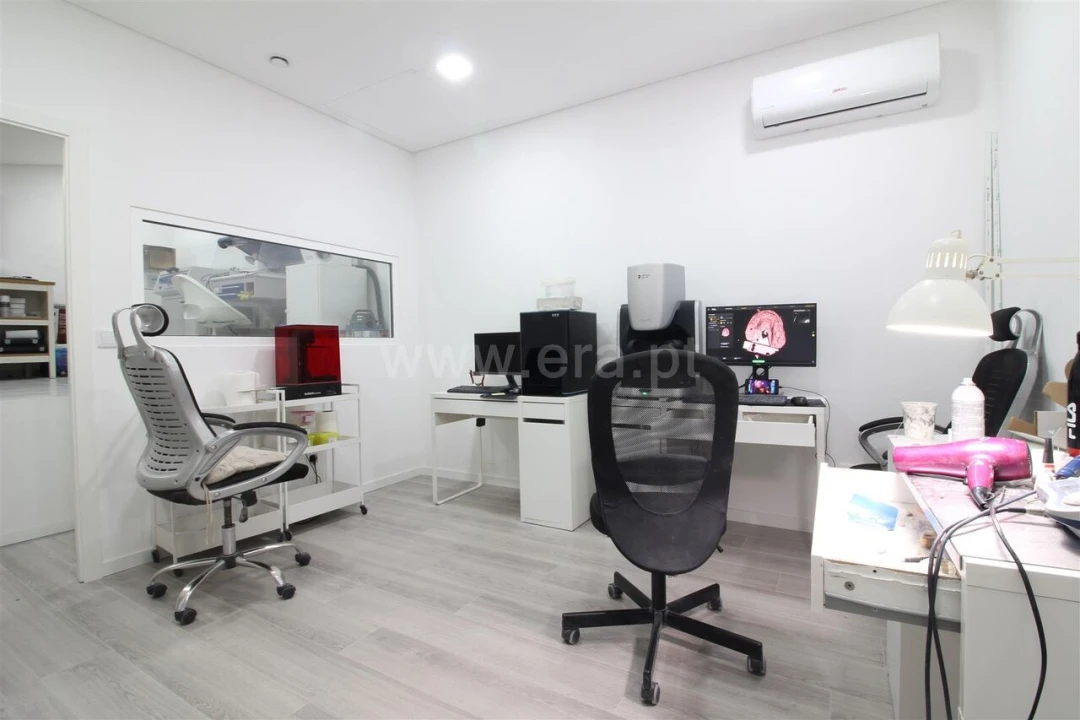 Armazém para Venda em Oliveira do Douro Foto 13