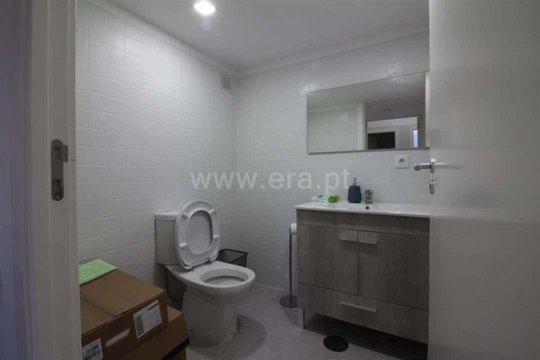 Armazém para Venda em Oliveira do Douro Foto 7