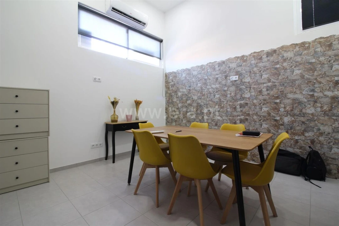 Armazém para Venda em Oliveira do Douro Foto 19