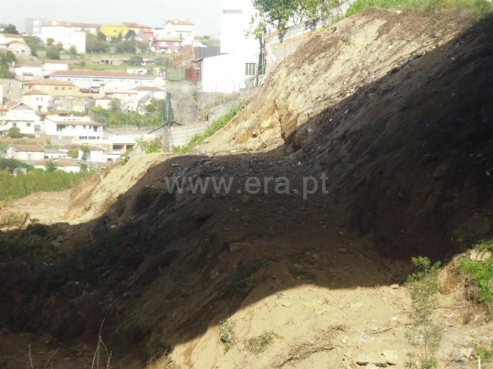 Terreno para Venda em Vilar de Andorinho Foto 1