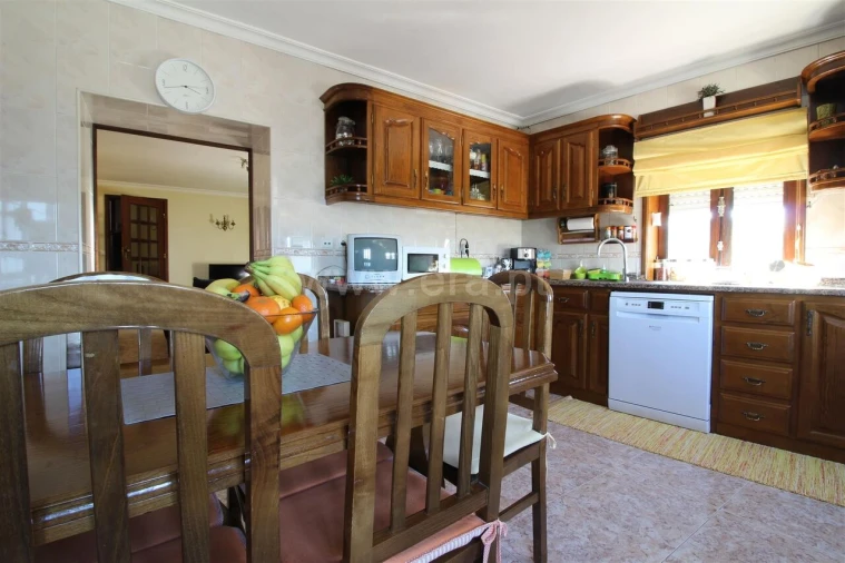 Moradia T6 para Venda em Oliveira do Douro Foto 2