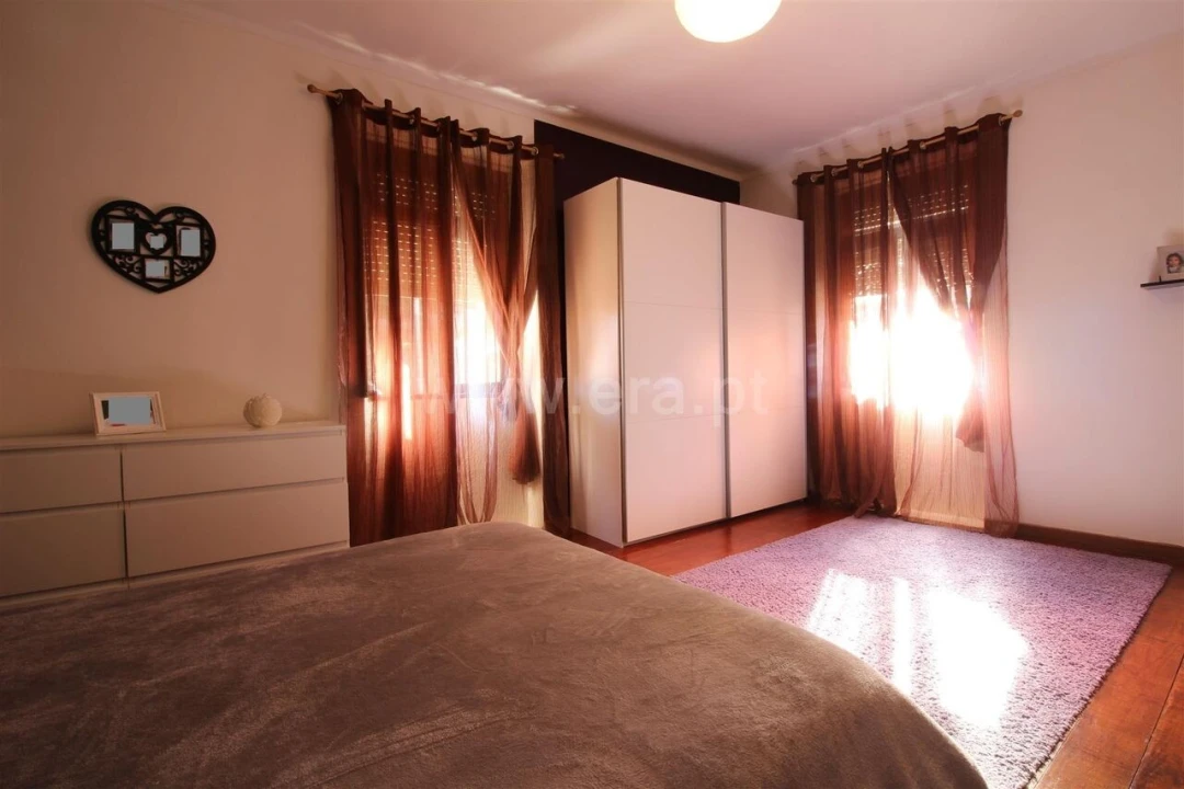 Moradia T6 para Venda em Oliveira do Douro Foto 7