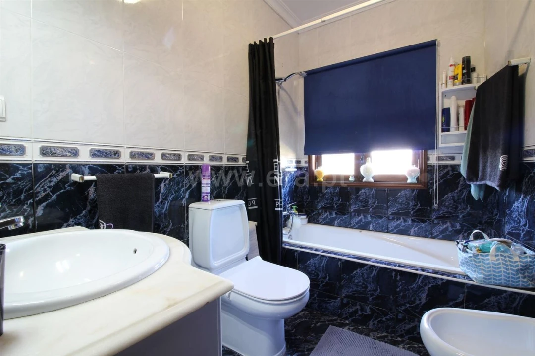 Moradia T6 para Venda em Oliveira do Douro Foto 9