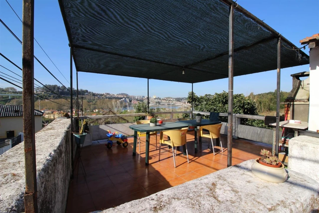 Moradia T6 para Venda em Oliveira do Douro Foto 1