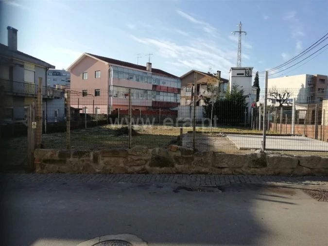 Terreno para Venda em Oliveira do Douro Foto 2