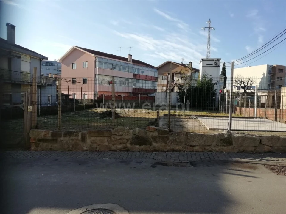 Terreno para Venda em Oliveira do Douro Foto 2