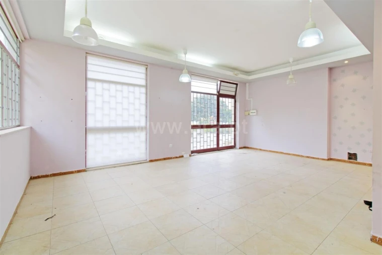 Loja para Venda em Vilar de Andorinho Foto 5