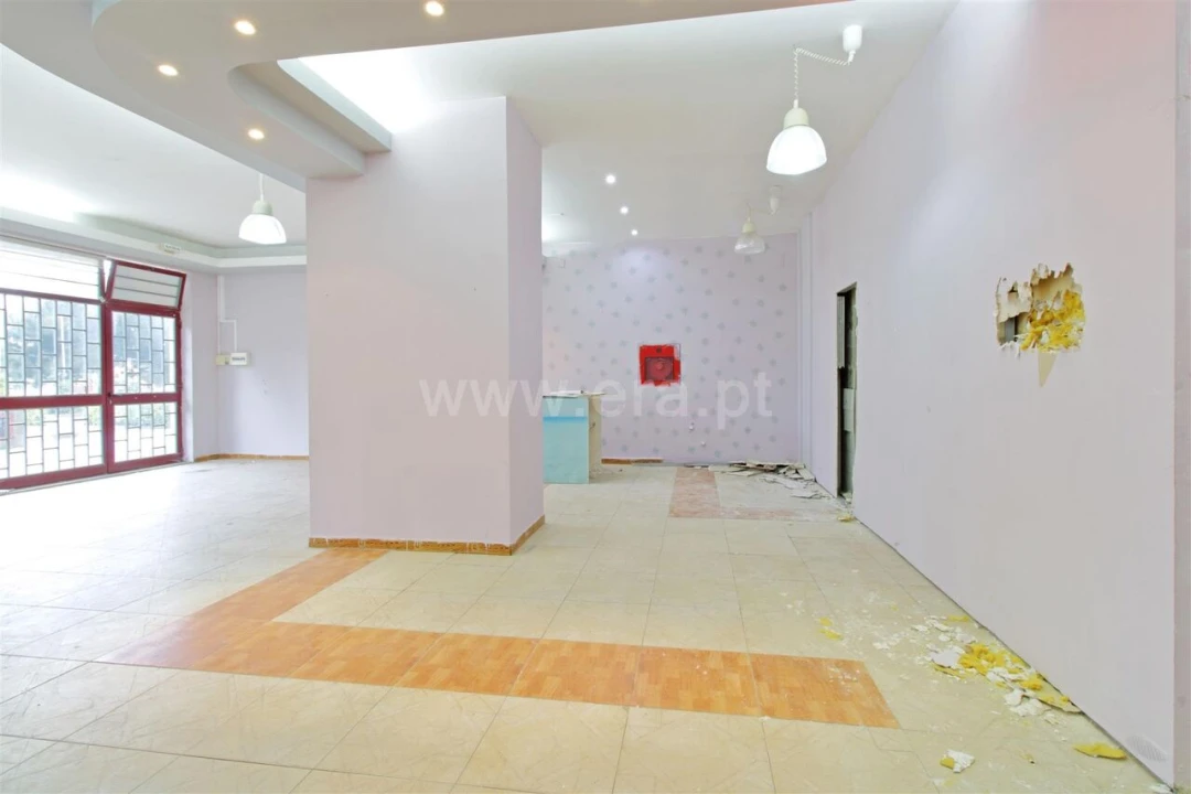 Loja para Venda em Vilar de Andorinho Foto 3