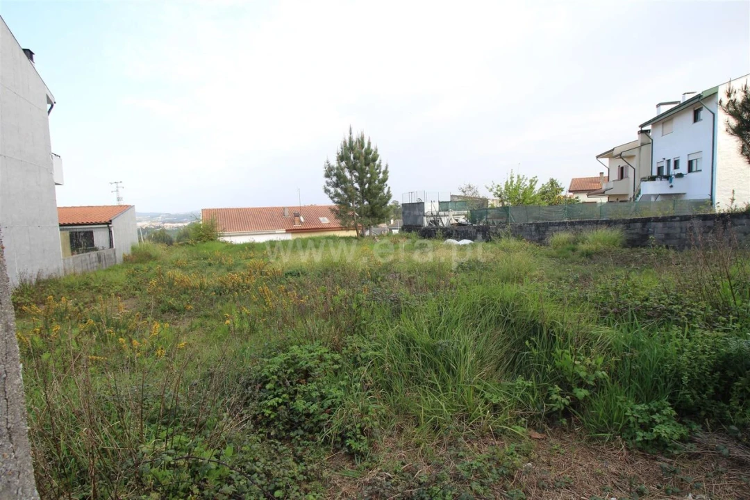Terreno para Venda em Vilar de Andorinho Foto 1