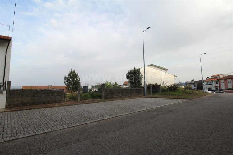 Terreno para Venda em Vilar de Andorinho Foto 3