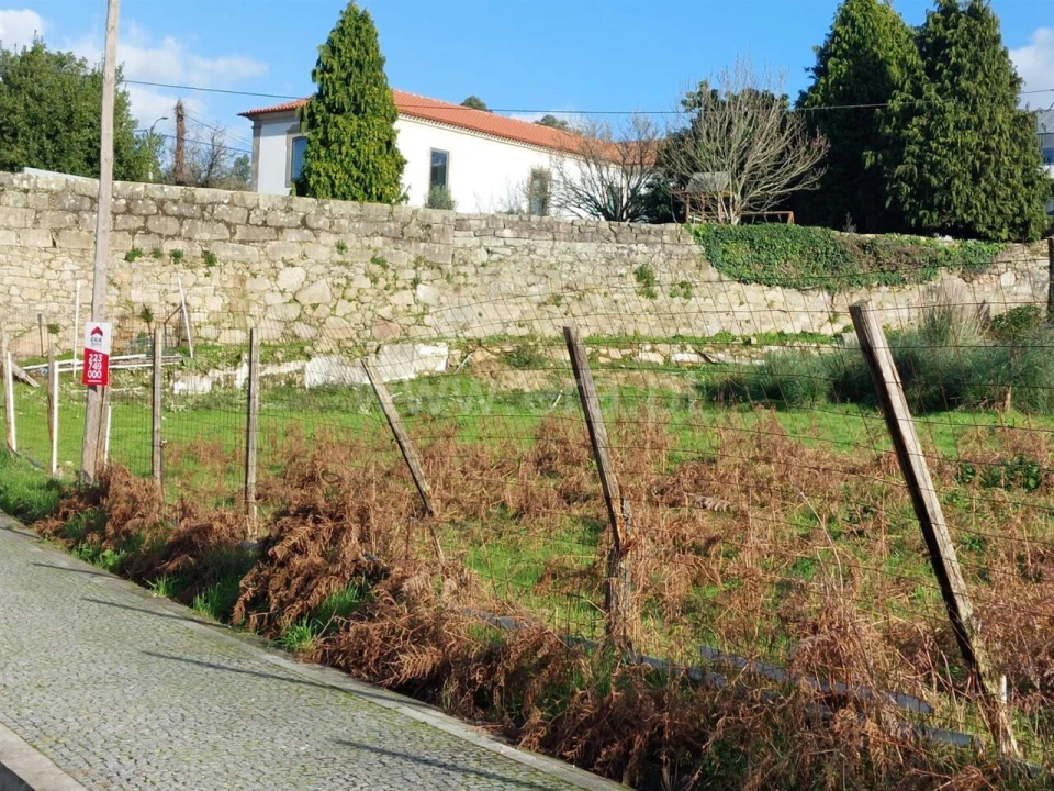 Terreno para Venda em Oliveira do Douro Foto 2