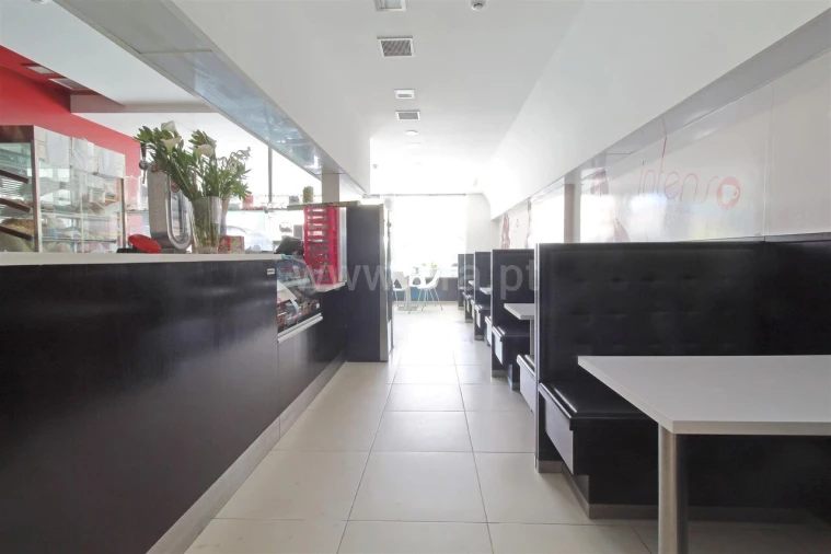 Loja para Venda em Vilar de Andorinho Foto 2