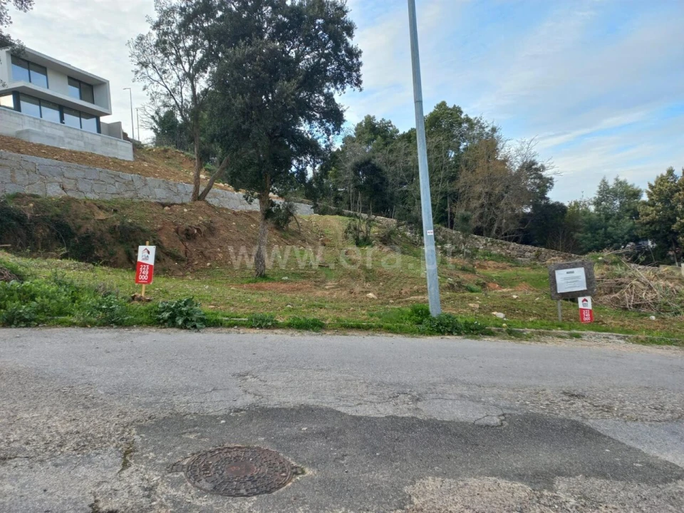 Terreno para Venda em Oliveira do Douro Foto 2