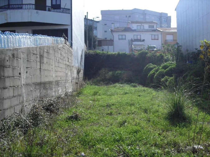 Terreno para Venda em Oliveira do Douro Foto 2