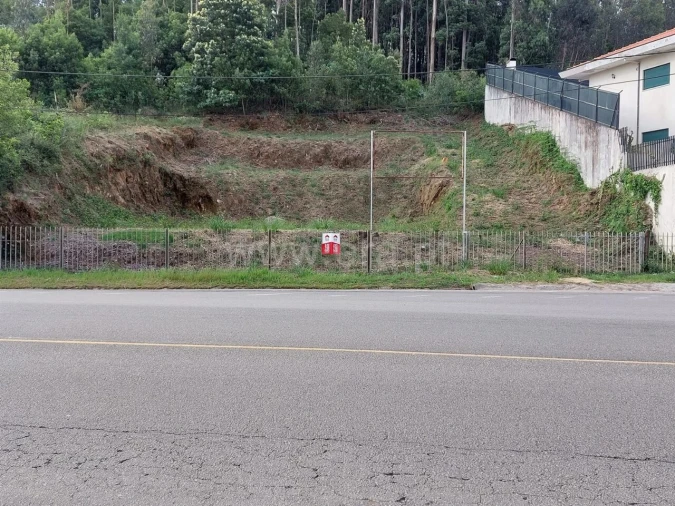Terreno para Venda em Santa Maria de Lamas Foto 11