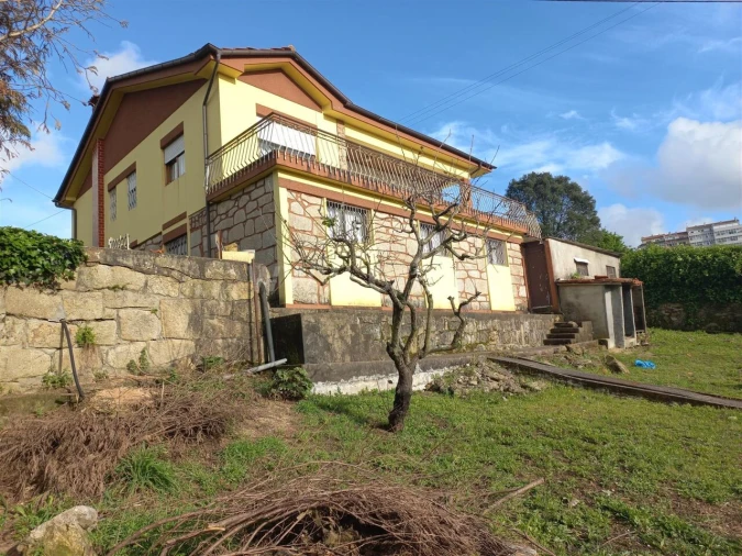 Moradia T3 para Venda em Oliveira do Douro Foto 1