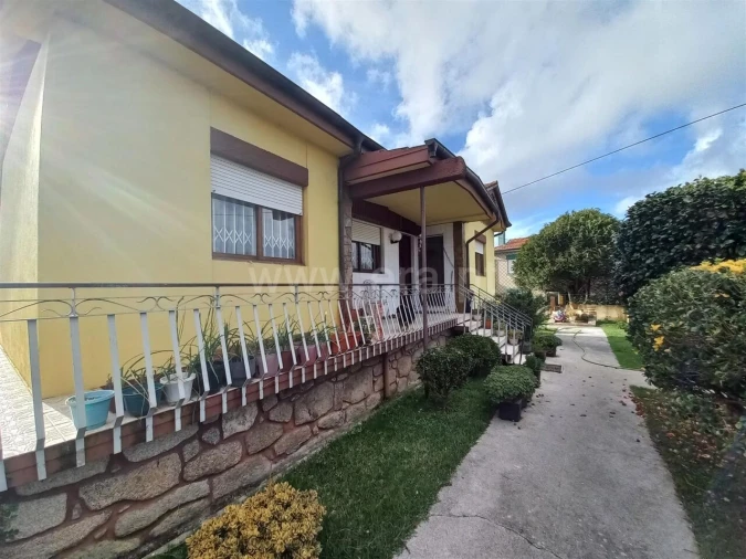 Moradia T3 para Venda em Oliveira do Douro Foto 6