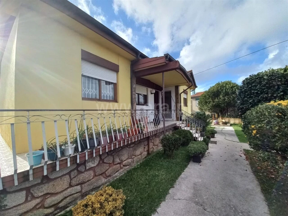 Moradia T3 para Venda em Oliveira do Douro Foto 6