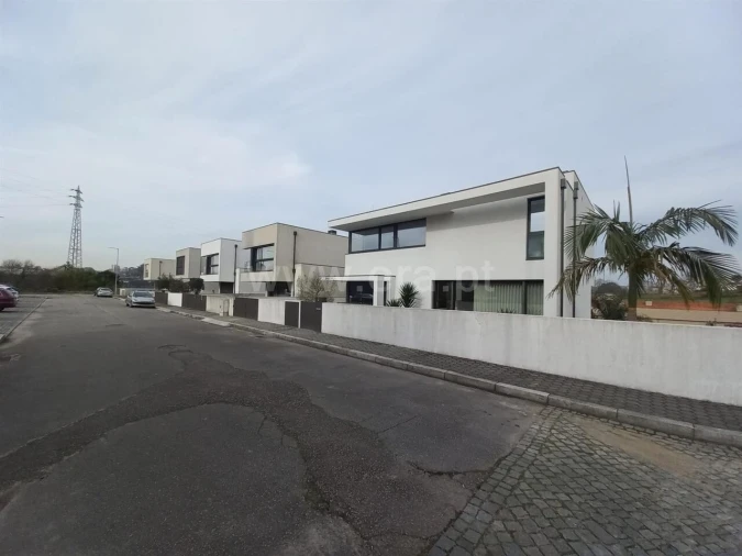 Terreno para Venda em Oliveira do Douro Foto 2