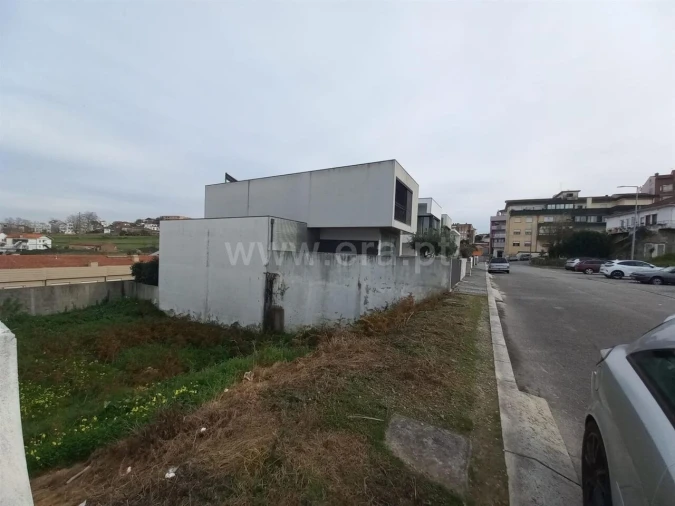 Terreno para Venda em Oliveira do Douro Foto 4